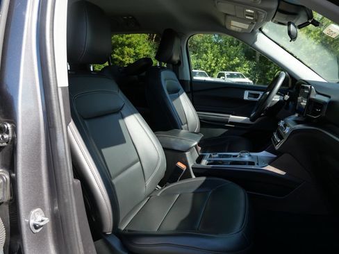 Certified 2022 Ford Explorer XLT w/ Equipment Group 202A AWD/4WD image 12