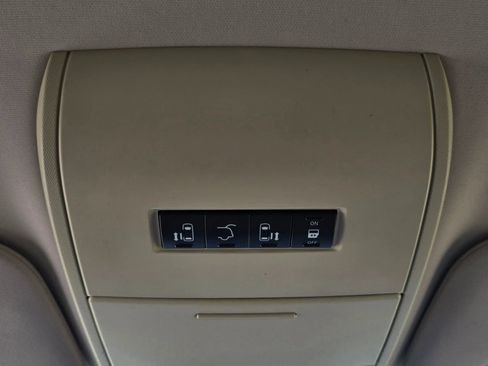 Used 2014 Chrysler Town & Country Touring-L w/ Driver Convenience Group FWD image 38