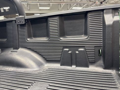 Used 2024 Nissan Titan SV w/ SV Bronze Edition Package image 39