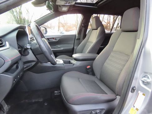 Used 2023 Toyota RAV4 SE image 13