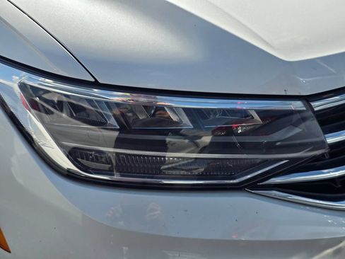 Used 2023 Volkswagen Tiguan SE w/ Panoramic Sunroof Package FWD image 22