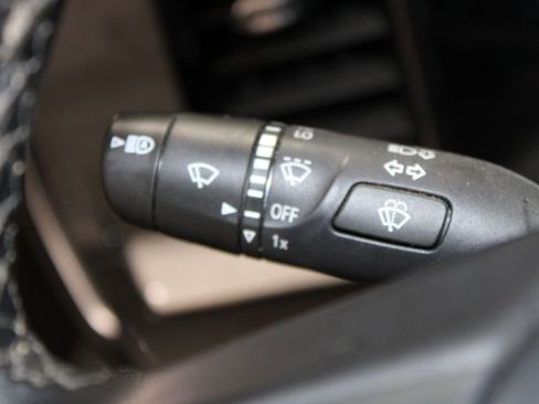 Used 2023 Chevrolet Silverado 1500 LT AWD/4WD image 21