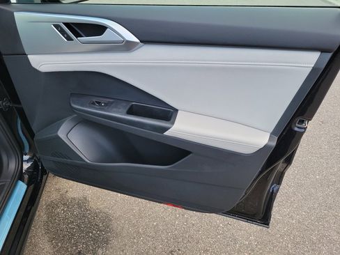 Certified 2025 Volkswagen Taos SE w/ Panoramic Sunroof Package image 35