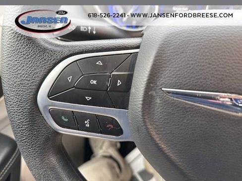 Used 2021 Chrysler Voyager Lxi image 16