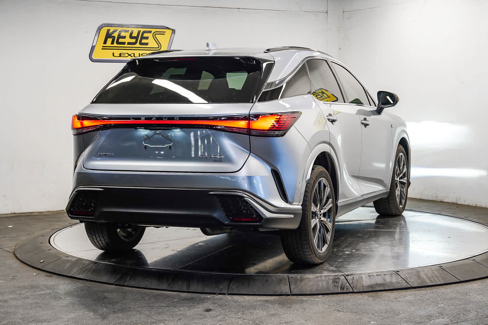 Used 2024 Lexus RX 350 F Sport w/ Convenience Package AWD/4WD image 4