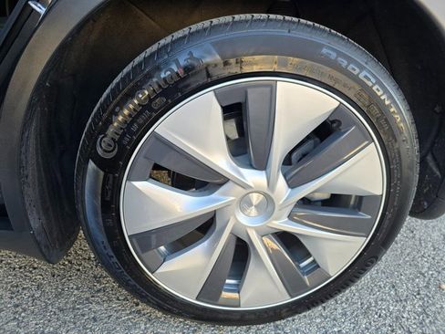 Used 2024 Tesla Model Y 2WD image 35