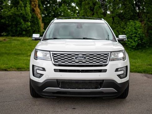 Used 2017 Ford Explorer Platinum AWD/4WD image 2