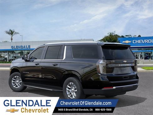 New 2026 Chevrolet Suburban LT image 3