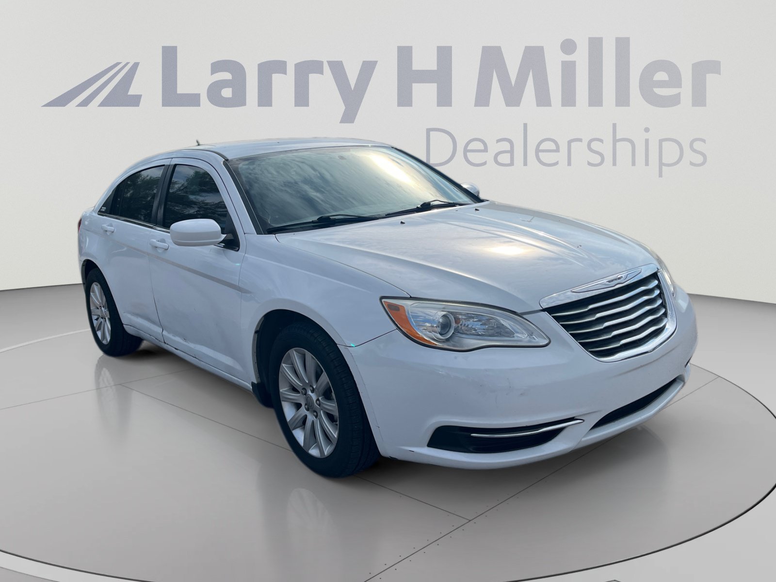 Used 2013 Chrysler 200 Touring FWD image 7