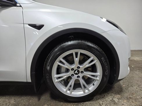 Used 2024 Tesla Model Y Long Range AWD/4WD image 59