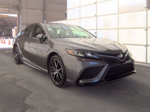Used 2024 Toyota Camry SE w/ Cold Weather Package FWD image 4