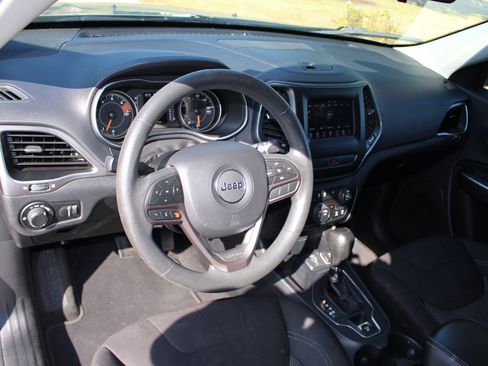 Used 2020 Jeep Cherokee Latitude image 14