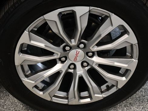 Used 2024 GMC Yukon XL Denali AWD/4WD image 20