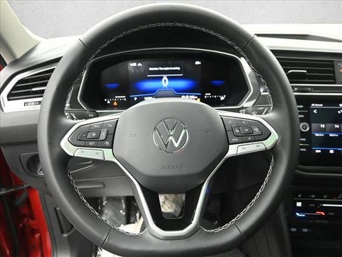 Used 2024 Volkswagen Tiguan SE image 18