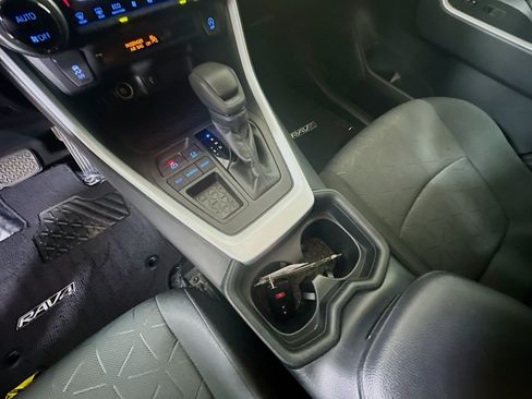 Used 2020 Toyota RAV4 XLE FWD image 22