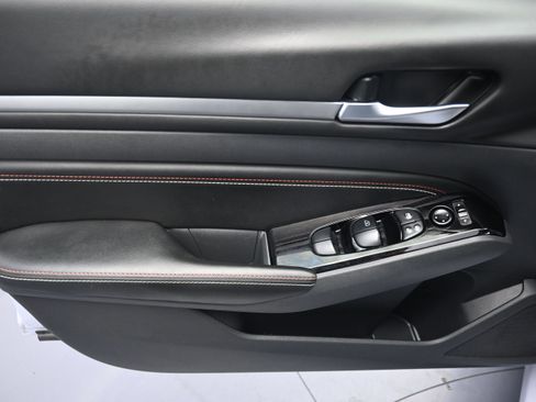 Used 2023 Nissan Altima 2.5 SR w/ SR Premium Package FWD image 25