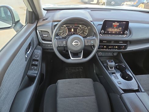 Used 2023 Nissan Rogue SV image 10