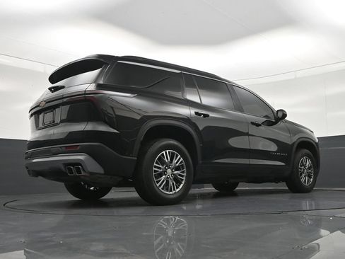 Used 2025 Chevrolet Traverse LT w/ Driver Confidence Package FWD image 29