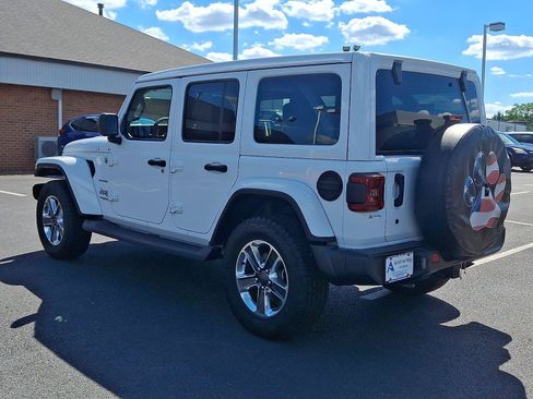Used 2018 Jeep Wrangler Unlimited Sahara AWD/4WD image 4