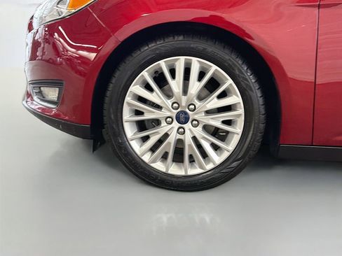 Used 2017 Ford Focus Titanium image 32