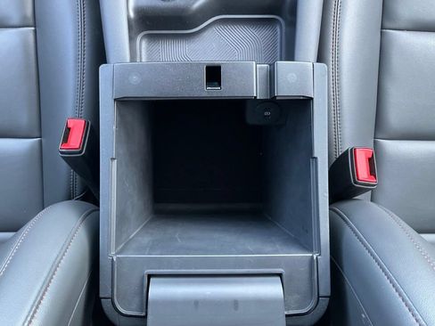 Used 2025 Ford Explorer Active w/ Active Comfort Package RWD image 28