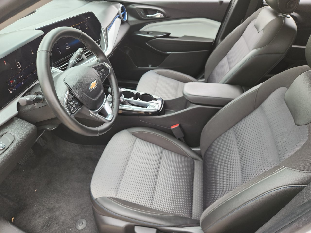 Used 2024 Chevrolet Trax LT w/ Driver Confidence Package FWD image 8