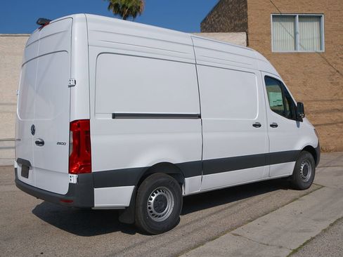 Used 2025 Mercedes-Benz Sprinter 2500 image 5