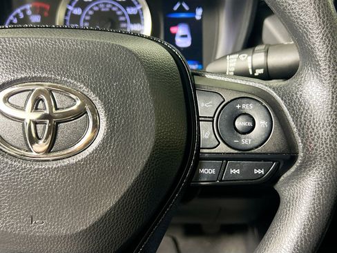 Used 2021 Toyota Corolla LE w/ LE Convenience Package FWD image 18