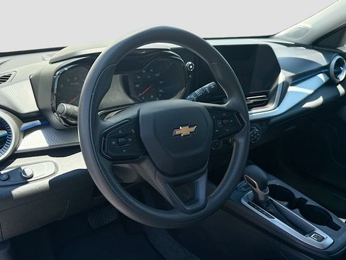 Used 2026 Chevrolet Trax LS FWD image 11