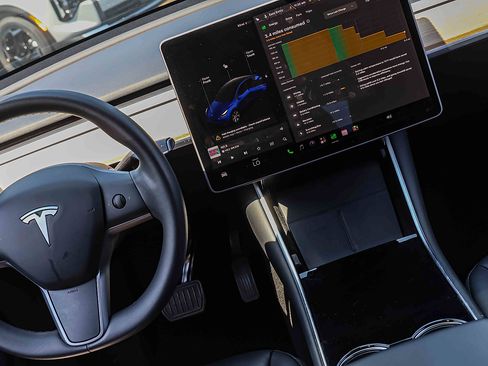 Used 2020 Tesla Model Y Long Range AWD/4WD image 17