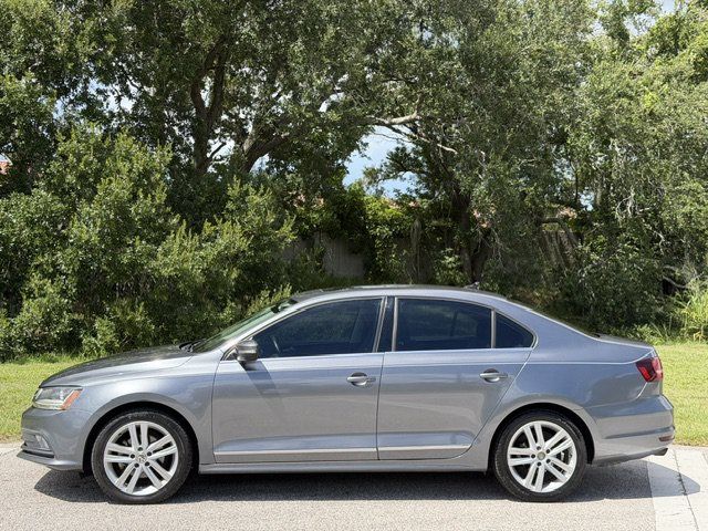 Used 2017 Volkswagen Jetta SEL FWD image 2