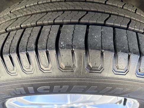 Used 2020 Ford Explorer XLT w/ Class III Trailer Tow Package image 9