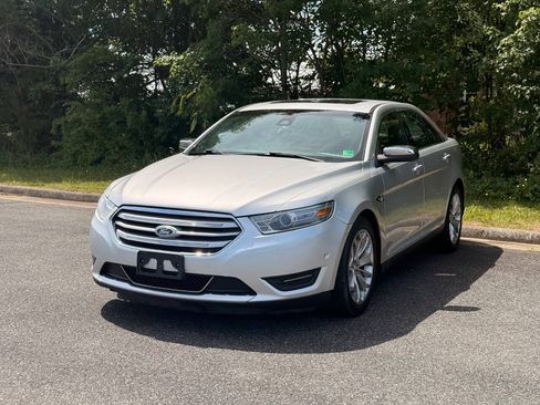 Used 2014 Ford Taurus Limited w/ Equipment Group 301A AWD/4WD image 4