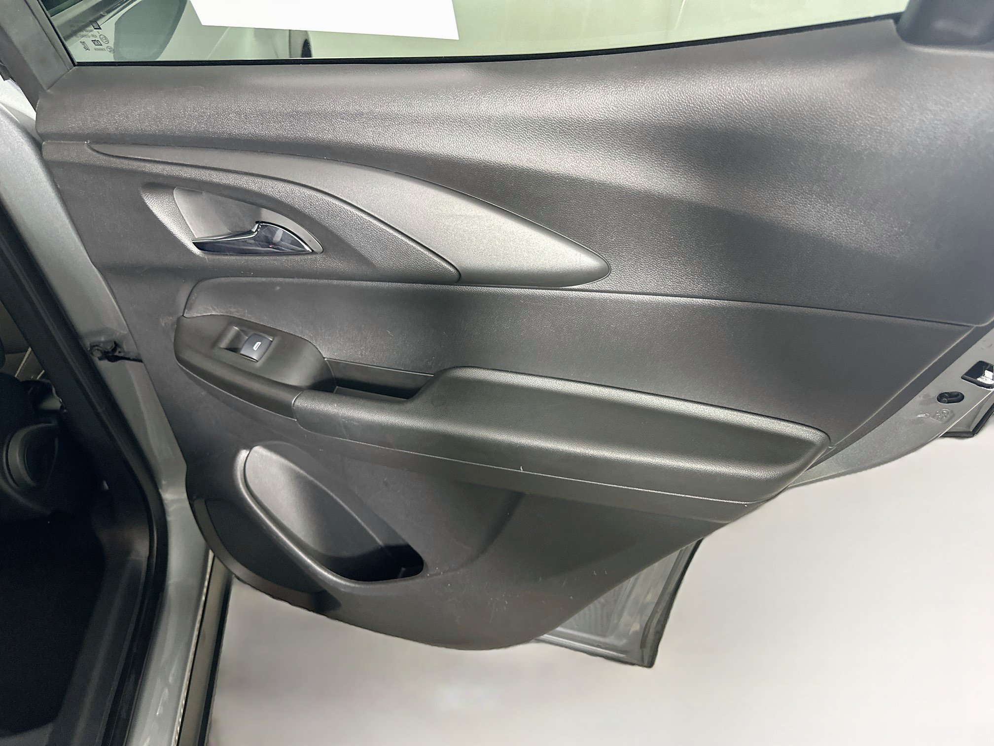 Used 2025 Chevrolet TrailBlazer LT FWD image 28