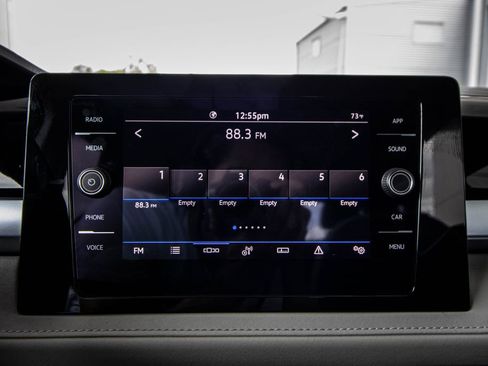 Certified 2025 Volkswagen Taos SE image 39