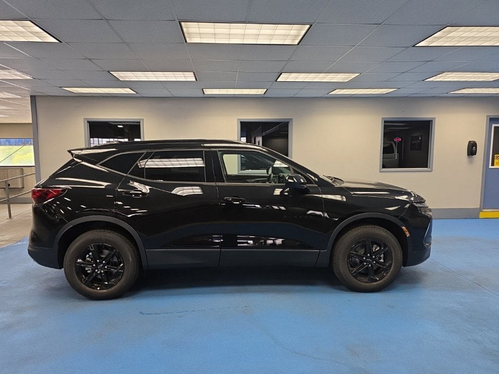 New 2026 Chevrolet Blazer LT w/ Convenience Package FWD image 2