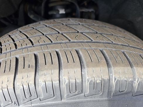 Used 2016 GMC Canyon SLE image 33