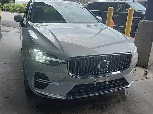 Used 2022 Volvo XC60 T8 Inscription w/ Advanced Package AWD/4WD image 6