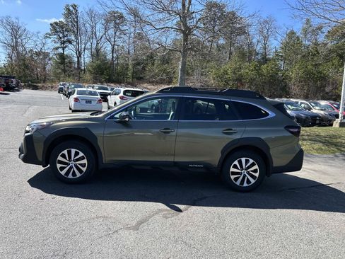 Used 2025 Subaru Outback Premium AWD/4WD image 6