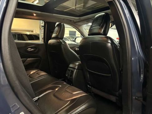Used 2019 Jeep Cherokee Limited AWD/4WD image 24