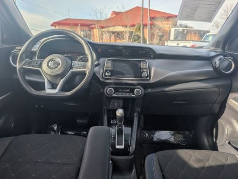 Used 2019 Nissan Kicks SV image 17