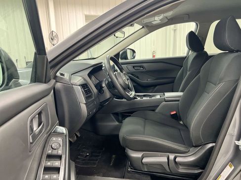 Used 2024 Nissan Rogue S image 19