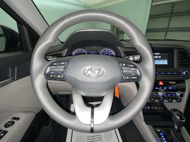 Used 2020 Hyundai Elantra SE FWD image 14