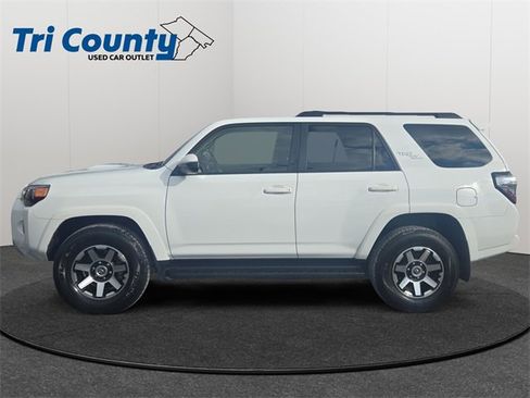 Certified 2024 Toyota 4Runner TRD Off-Road image 5