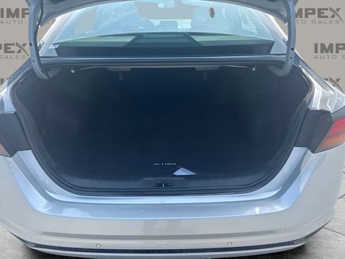 Used 2024 Nissan Altima 2.5 SV FWD image 17
