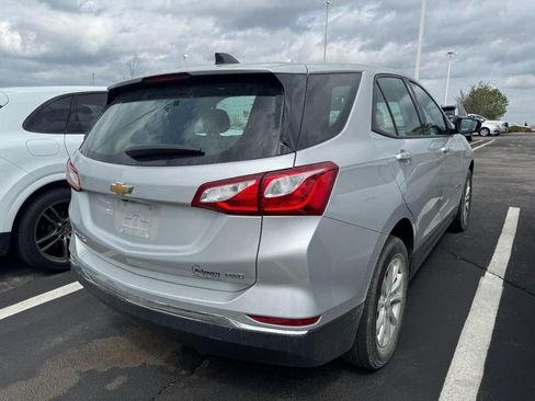 Used 2018 Chevrolet Equinox LS image 2
