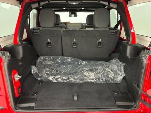 Used 2025 Jeep Wrangler Unlimited Sahara w/ Safety Group image 17