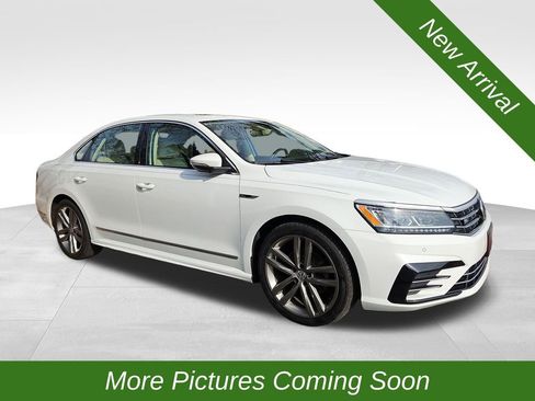 Used 2019 Volkswagen Passat 2.0T SE R-Line image 1