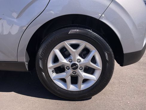 Used 2023 Kia Soul LX w/ LX Technology Package FWD image 10
