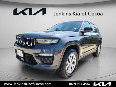 Used 2022 Jeep Grand Cherokee Limited AWD/4WD image 11